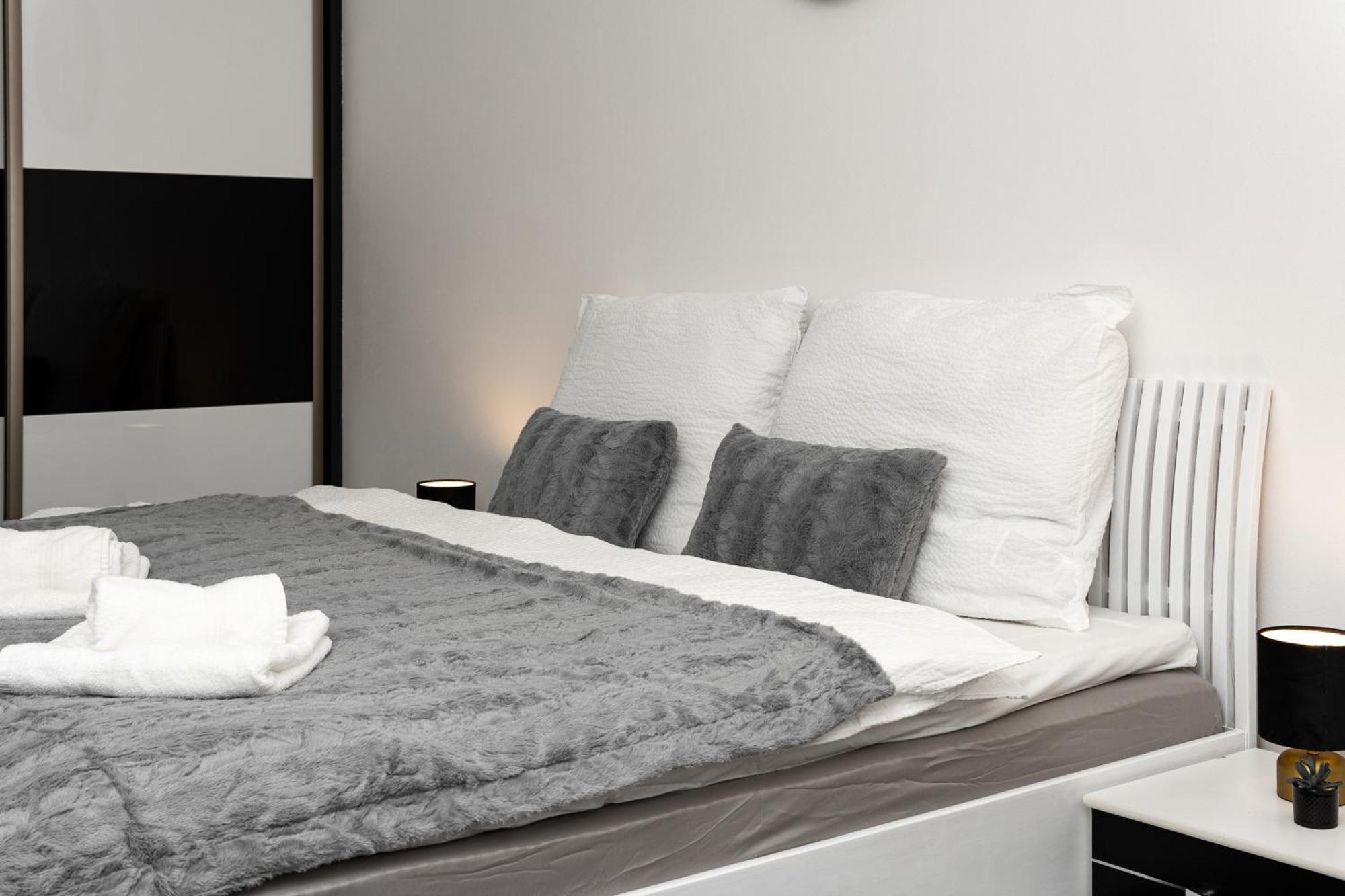 Bnb New Beautiful Apartment In The Center Of Ostrava With Option Garage Parking Ngoại thất bức ảnh