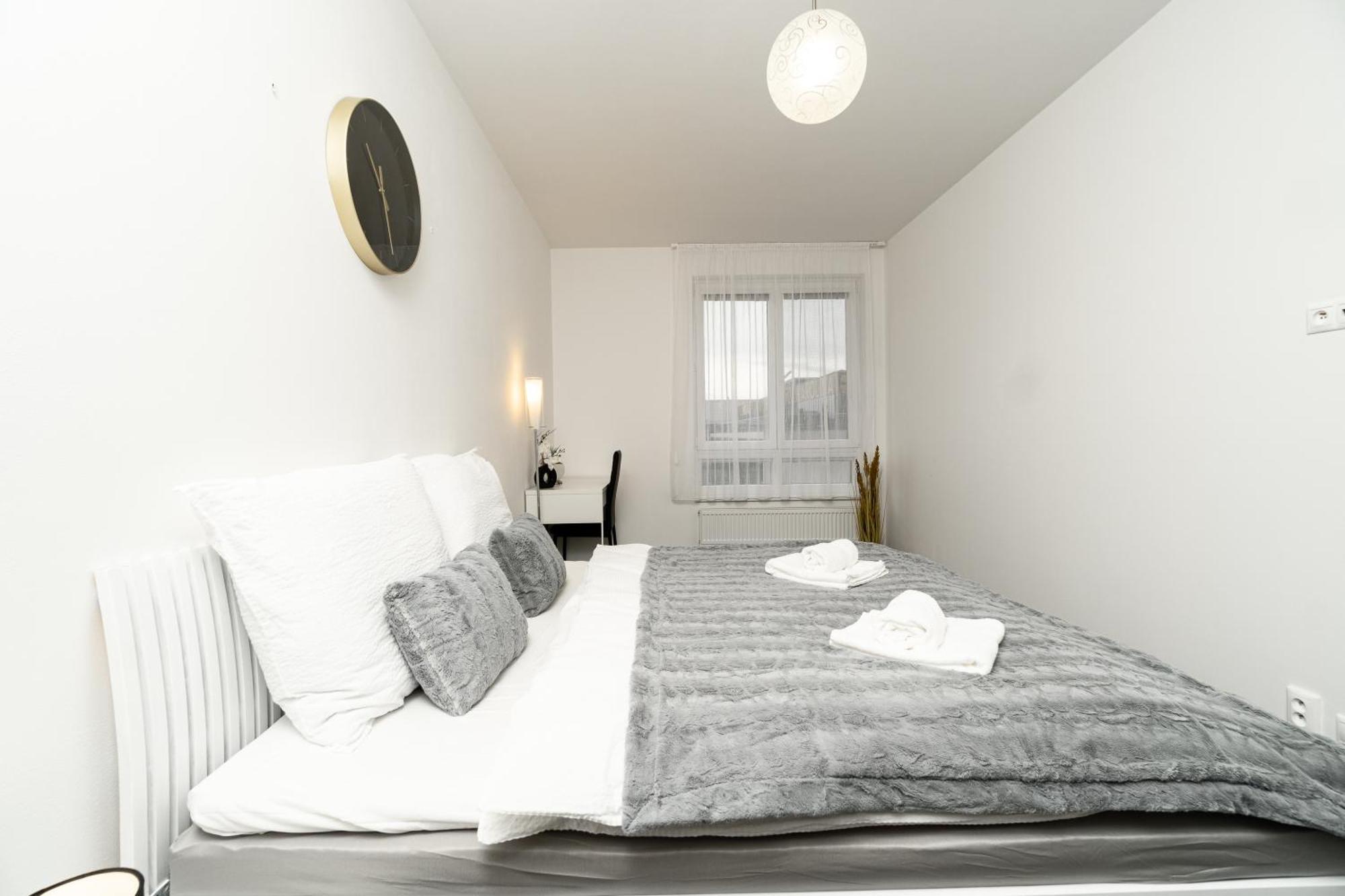 Bnb New Beautiful Apartment In The Center Of Ostrava With Option Garage Parking Ngoại thất bức ảnh