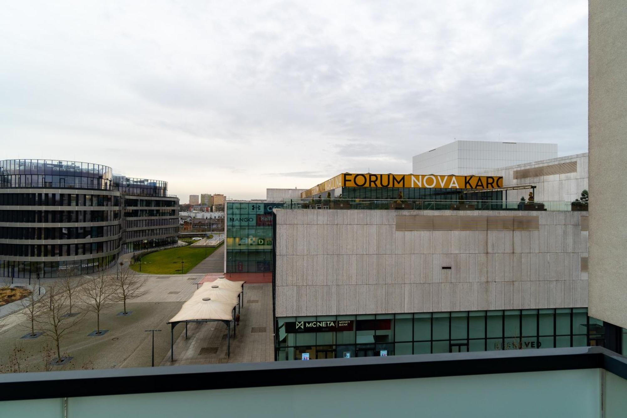Bnb New Beautiful Apartment In The Center Of Ostrava With Option Garage Parking Ngoại thất bức ảnh