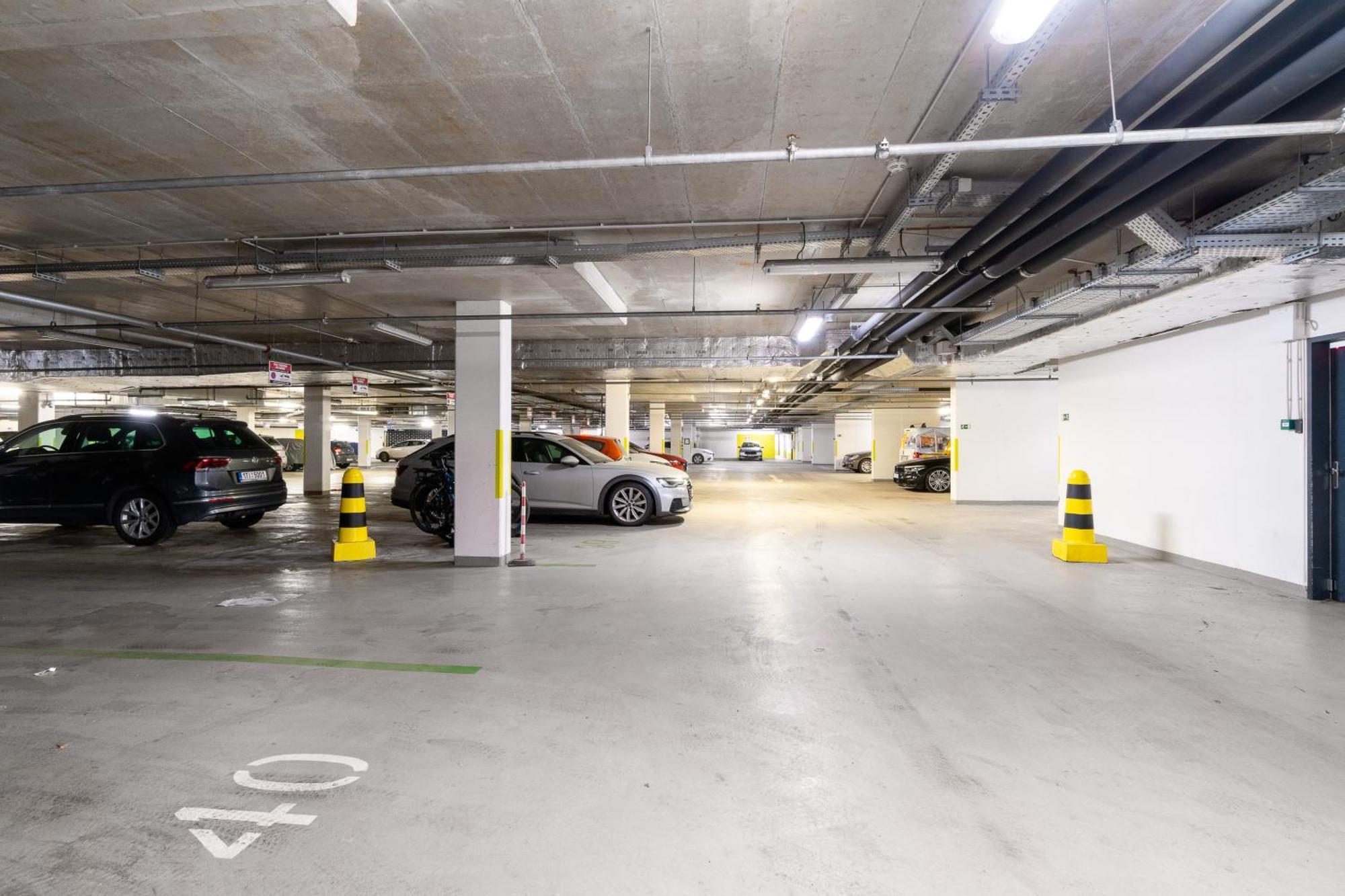 Bnb New Beautiful Apartment In The Center Of Ostrava With Option Garage Parking Ngoại thất bức ảnh