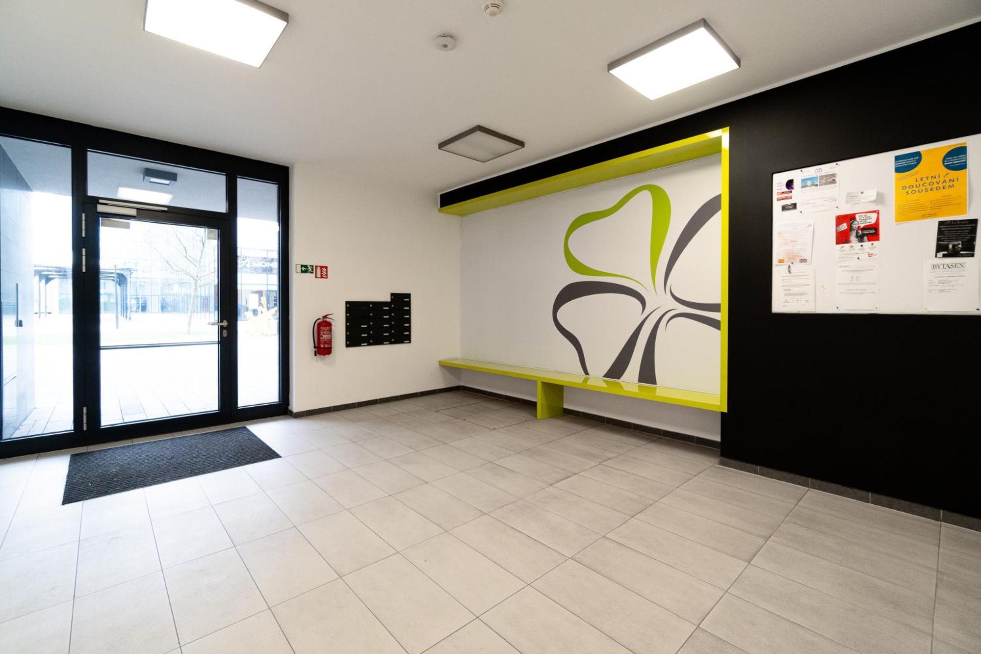 Bnb New Beautiful Apartment In The Center Of Ostrava With Option Garage Parking Ngoại thất bức ảnh